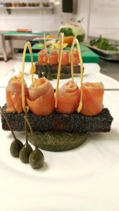 Salmon canapés with capers